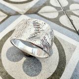 Waves Saddle Ring