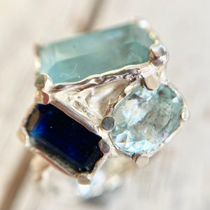 Amazing cocktail ring containing two aquamarines and a kyanite 