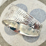 Waves Saddle Ring