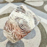 Waves Saddle Ring